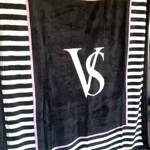 VICTORIA'S SECRET
Cozy Plush VS Logo Striped Blanket w/ Satin Trim